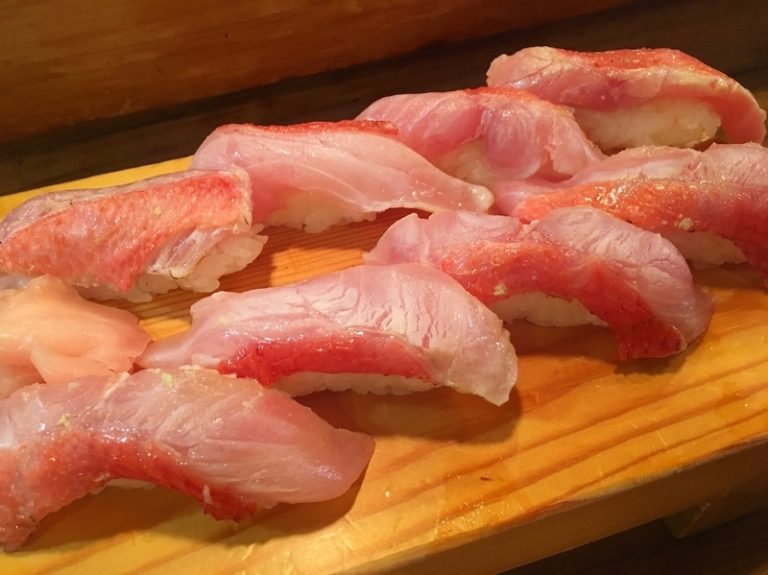 【伊豆ランチ】伊豆稲取の「魚八寿司」で肉厚な金目鯛のお寿司を堪能 | きたろぐ